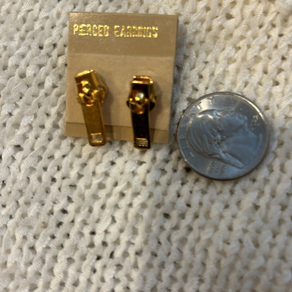 Gold tone zipper earrings - Picture 2 of 4